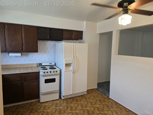 28928 Manchester Street, Westland, MI 48185