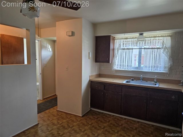 28928 Manchester Street, Westland, MI 48185