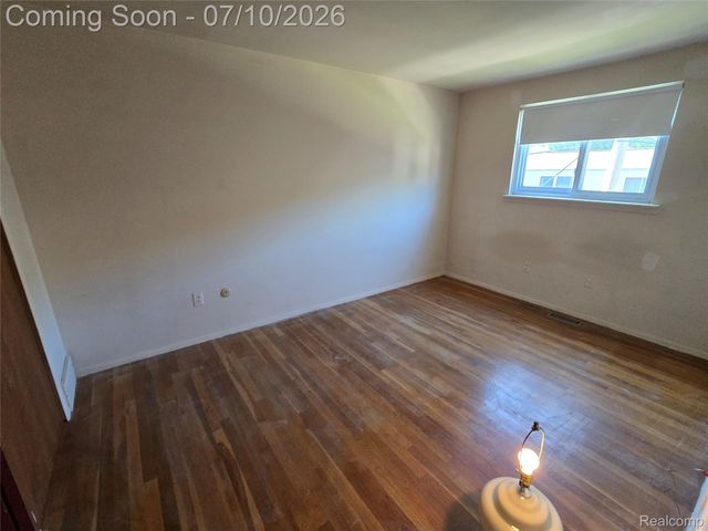 28928 Manchester Street, Westland, MI 48185