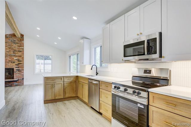 24250 Majestic Street, Oak Park, MI 48237