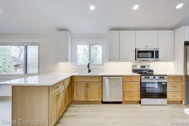 24250 Majestic Street, Oak Park, MI 48237
