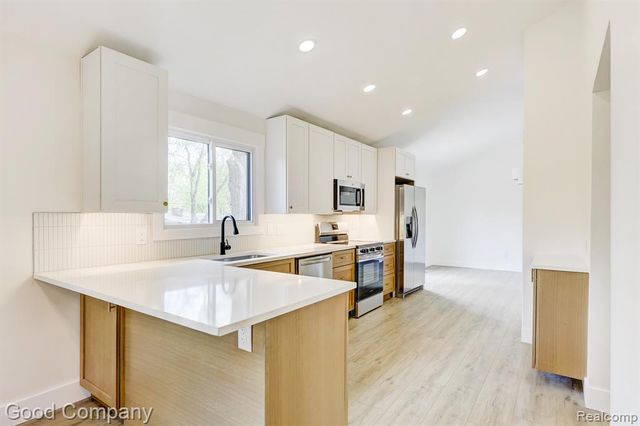 24250 Majestic Street, Oak Park, MI 48237