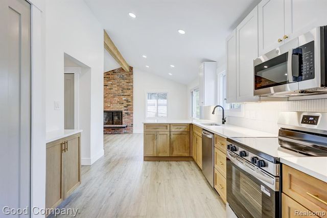 24250 Majestic Street, Oak Park, MI 48237