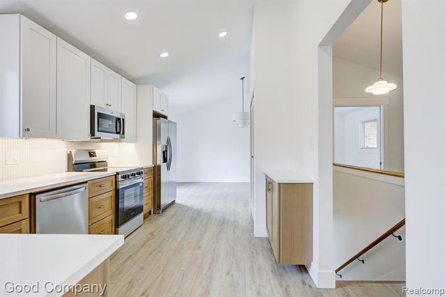 24250 Majestic Street, Oak Park, MI 48237