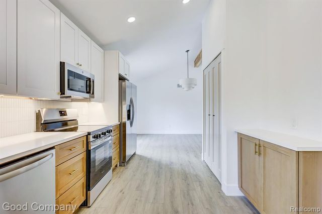 24250 Majestic Street, Oak Park, MI 48237