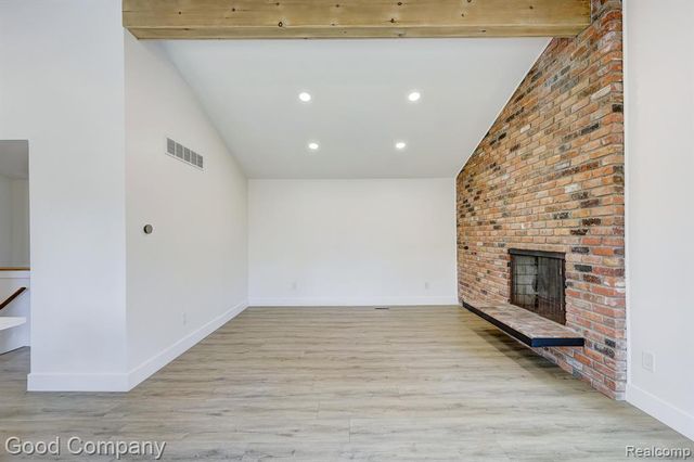 24250 Majestic Street, Oak Park, MI 48237