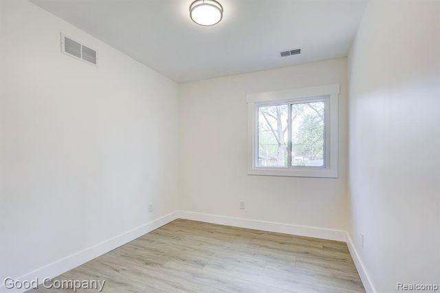 24250 Majestic Street, Oak Park, MI 48237