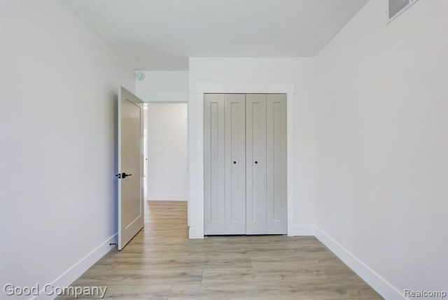 24250 Majestic Street, Oak Park, MI 48237