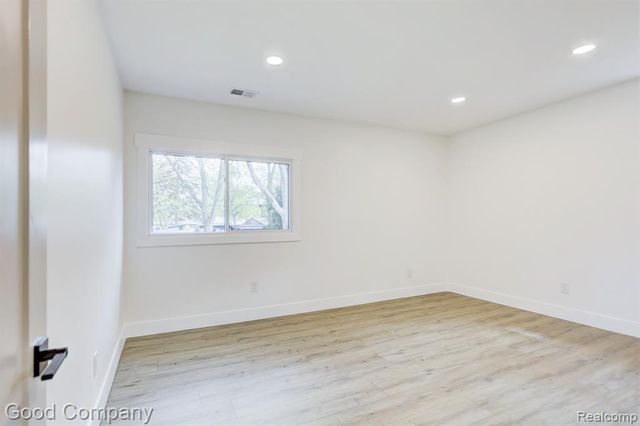 24250 Majestic Street, Oak Park, MI 48237