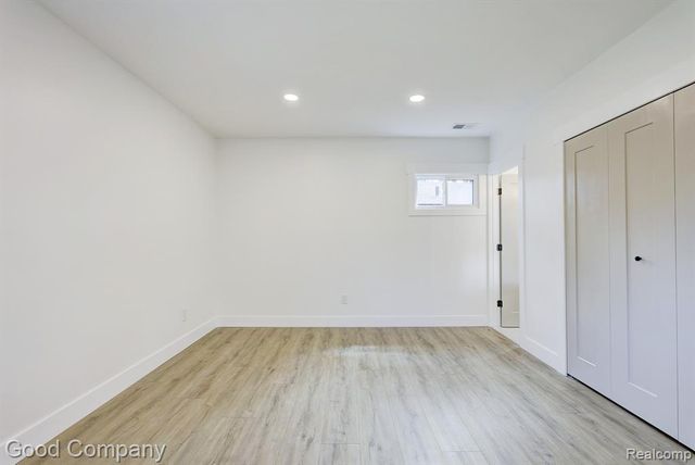 24250 Majestic Street, Oak Park, MI 48237
