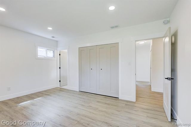 24250 Majestic Street, Oak Park, MI 48237
