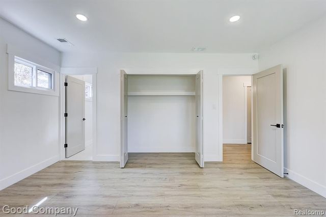 24250 Majestic Street, Oak Park, MI 48237