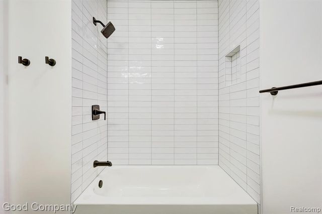 24250 Majestic Street, Oak Park, MI 48237