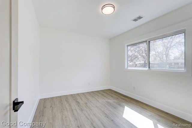 24250 Majestic Street, Oak Park, MI 48237