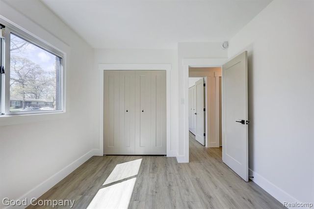 24250 Majestic Street, Oak Park, MI 48237