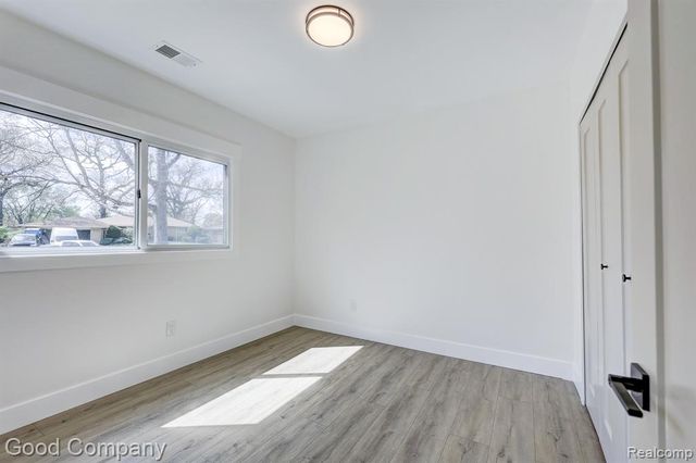 24250 Majestic Street, Oak Park, MI 48237