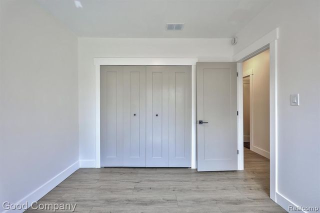 24250 Majestic Street, Oak Park, MI 48237