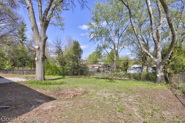 24250 Majestic Street, Oak Park, MI 48237