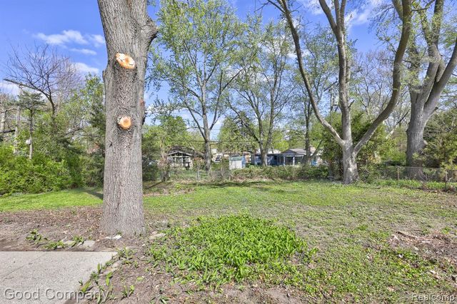 24250 Majestic Street, Oak Park, MI 48237