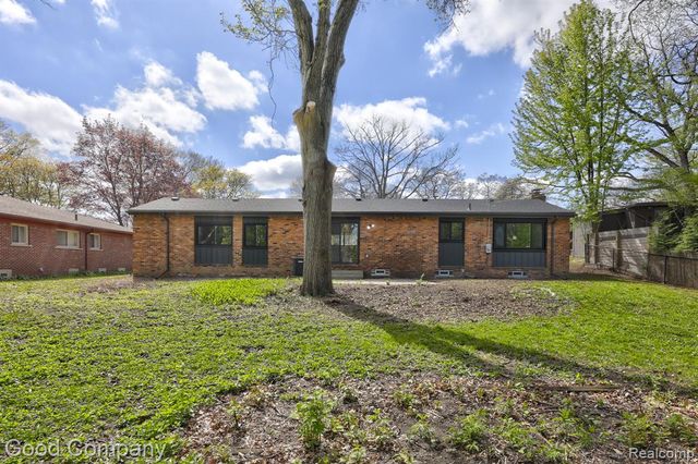24250 Majestic Street, Oak Park, MI 48237