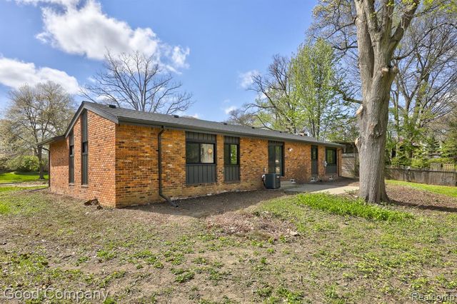 24250 Majestic Street, Oak Park, MI 48237