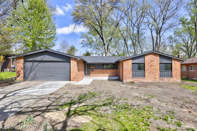 24250 Majestic Street, Oak Park, MI 48237