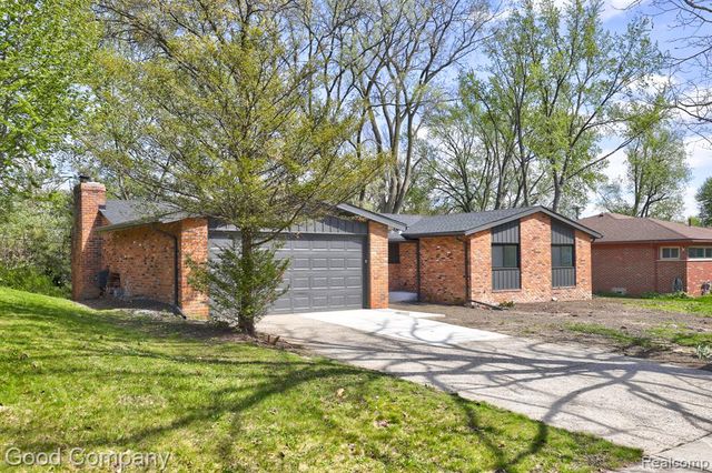 24250 Majestic Street, Oak Park, MI 48237