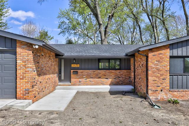 24250 Majestic Street, Oak Park, MI 48237