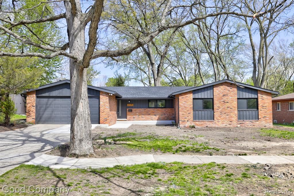 24250 Majestic Street, Oak Park, MI 48237