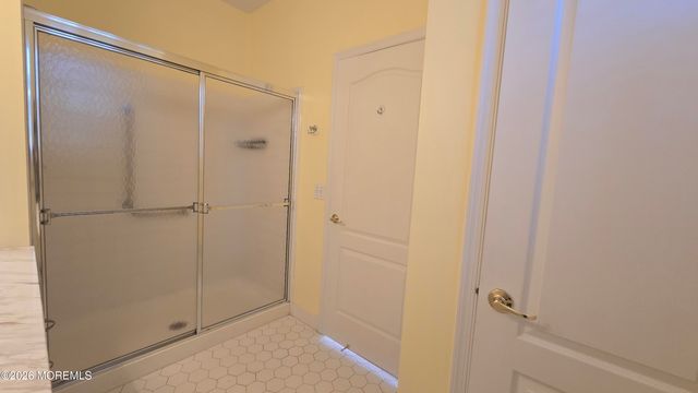 16 Golden Willows Avenue, Lakewood, NJ 08701