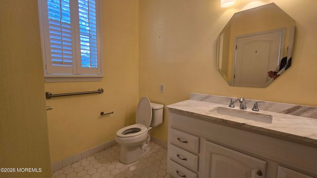 16 Golden Willows Avenue, Lakewood, NJ 08701