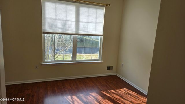 16 Golden Willows Avenue, Lakewood, NJ 08701