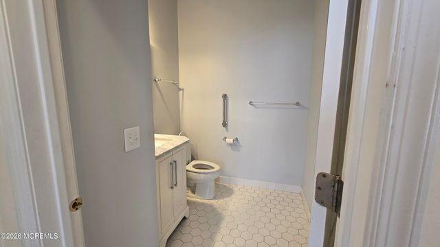 16 Golden Willows Avenue, Lakewood, NJ 08701