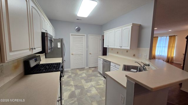 16 Golden Willows Avenue, Lakewood, NJ 08701