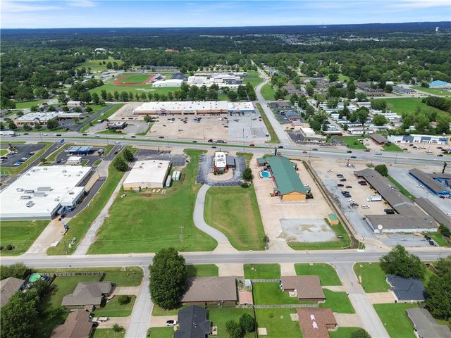 1400 Us-412, Siloam Springs, AR 72761