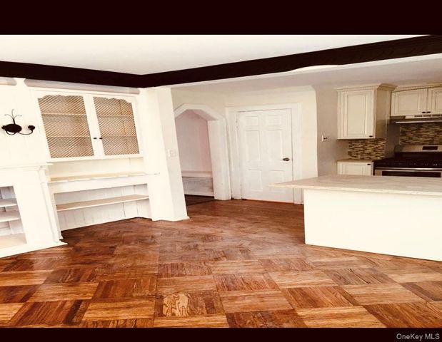 19022 111th Road, Saint Albans, NY 11412