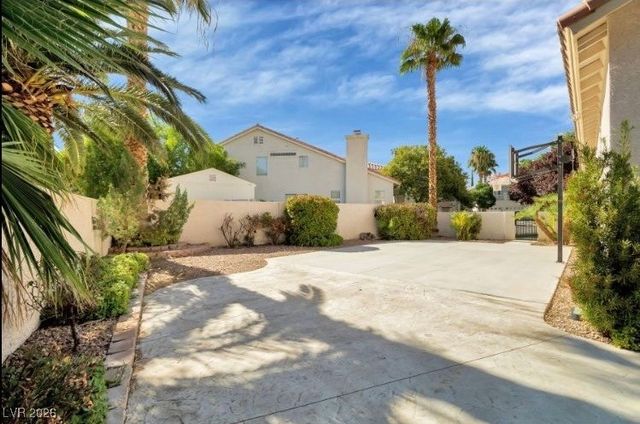 7517 Heather Knoll Circle, Las Vegas, NV 89129
