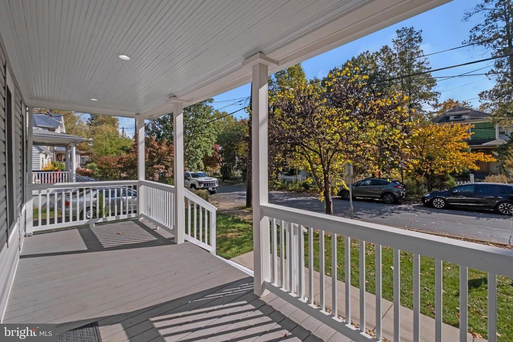 Image 2 of property listing at 3002 BUNKER HILL RD, Mount Rainier, MD 20712