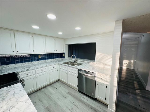 9501 Seagrape Drive 101, Davie, FL 33324