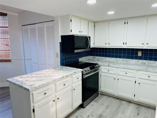 9501 Seagrape Drive 101, Davie, FL 33324