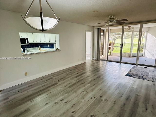 9501 Seagrape Drive 101, Davie, FL 33324