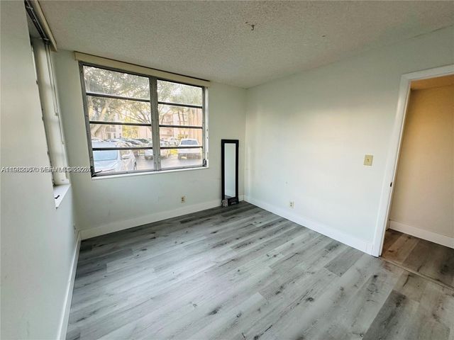 9501 Seagrape Drive 101, Davie, FL 33324