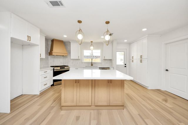 1715 Fawnhope Drive, Houston, TX 77008