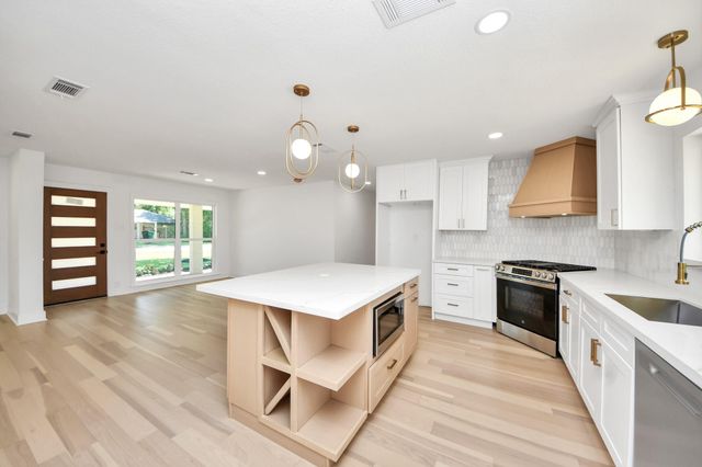 1715 Fawnhope Drive, Houston, TX 77008