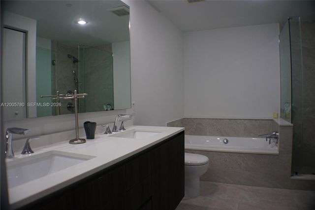 488 NE 18th St 2008, Miami, FL 33132