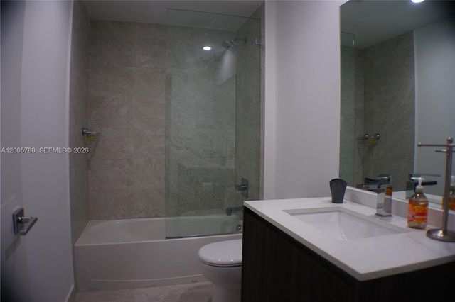 488 NE 18th St 2008, Miami, FL 33132