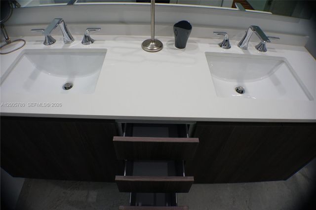 488 NE 18th St 2008, Miami, FL 33132