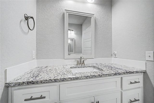 1 Kent Drive, Bella Vista, AR 72714