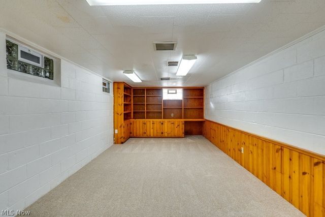 2031 W Pleasant Valley Road, Parma, OH 44134
