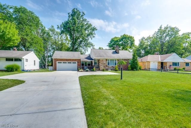 2031 W Pleasant Valley Road, Parma, OH 44134